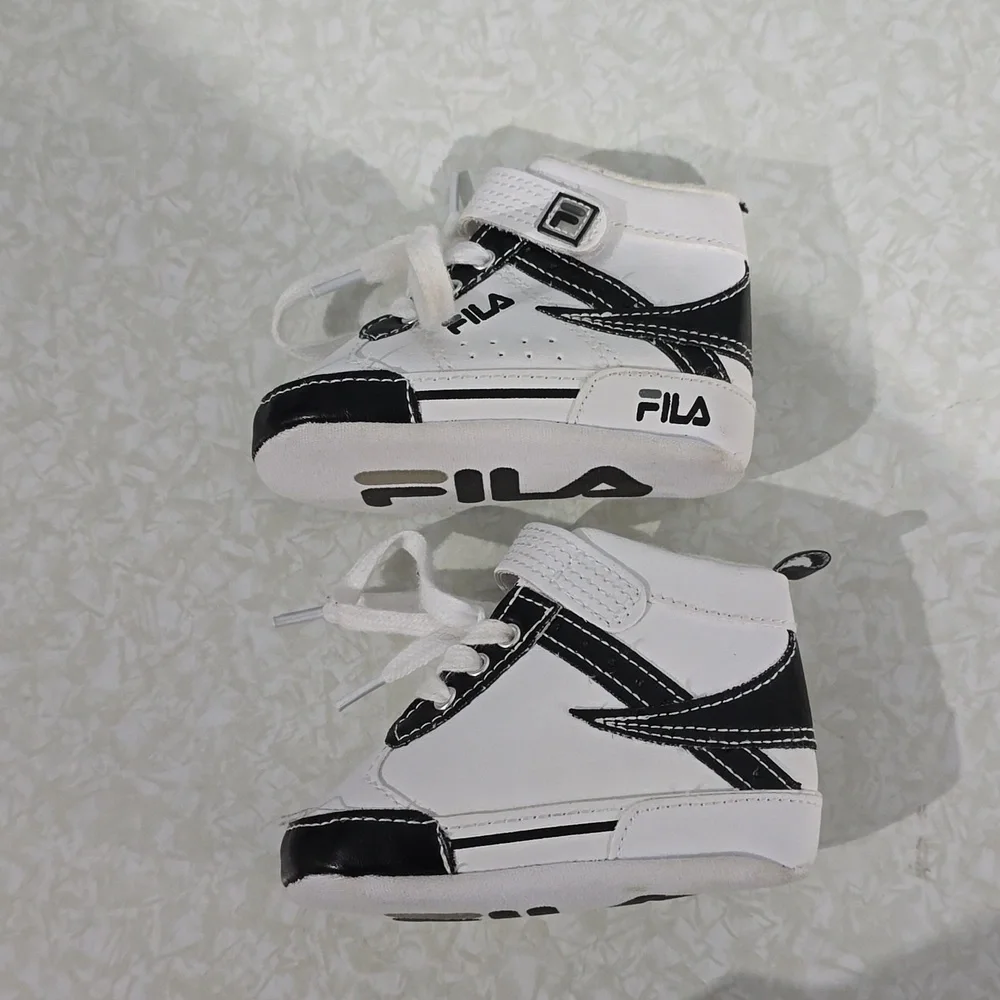 Fila crib shoes Size 5-8 months‎